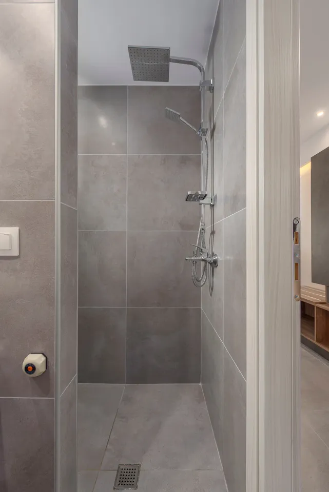 Tiara Holidays - Dandelion Premium Suites - Deluxe Suite - bathroom 2